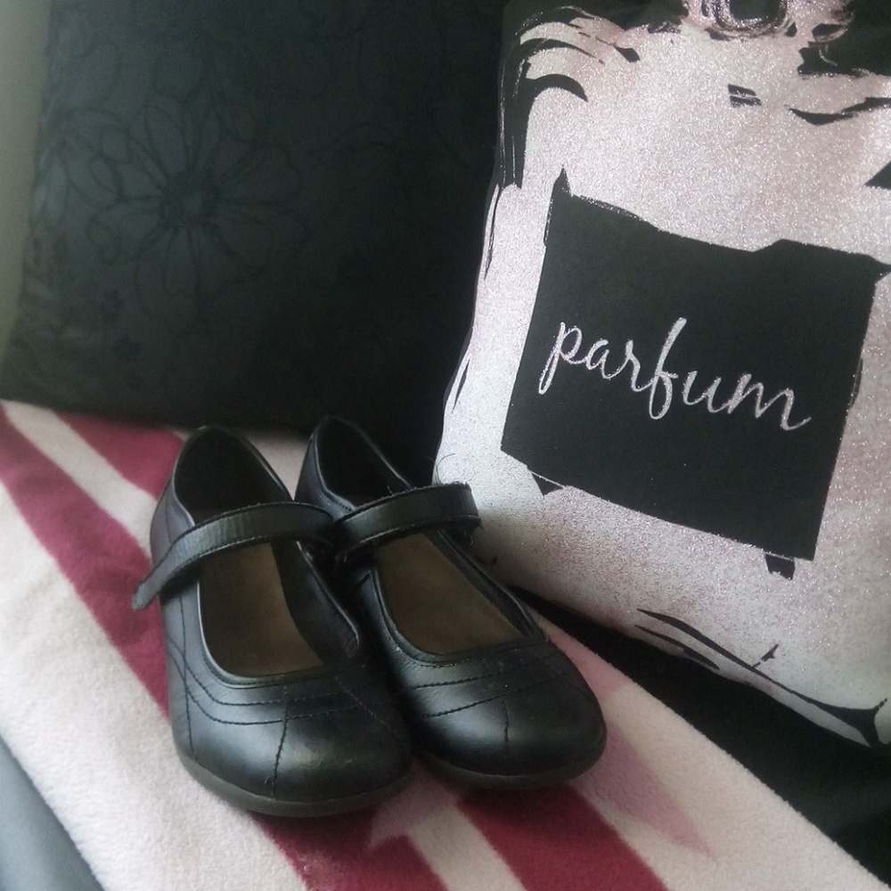 Uniform Shoe
